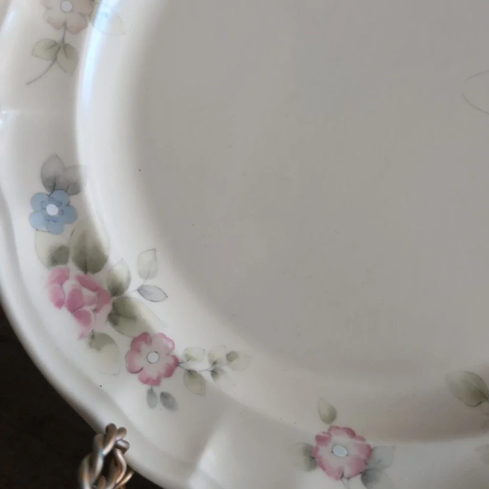 Pfaltzgraff Dinner Plate 10.25in Cream Tea Rose Floral Scalloped USA